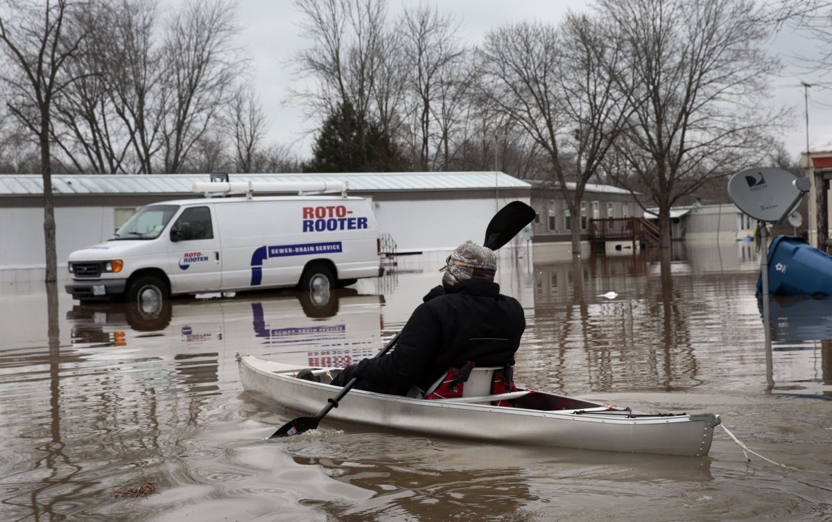 Arnold residents evacuated as Meramec River crests
